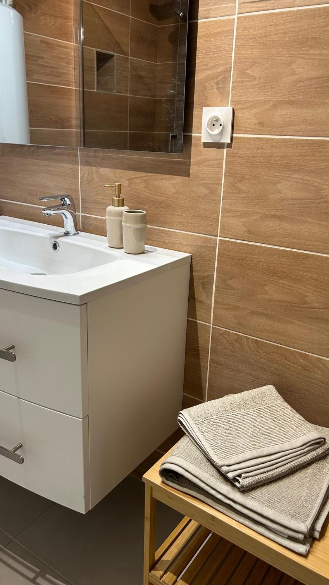 Spacieux Appartement Au Coeur Du Centre Historique De Dinan Extérieur photo