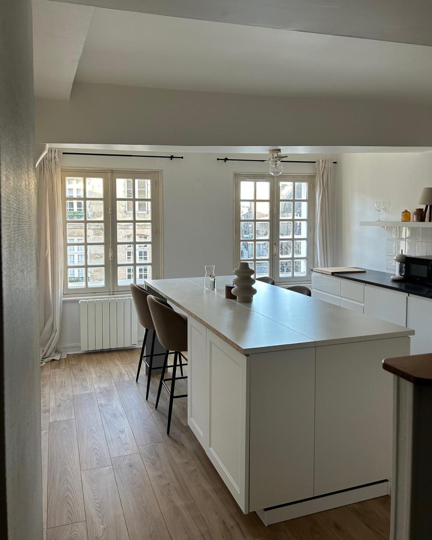 Spacieux Appartement Au Coeur Du Centre Historique De Dinan Extérieur photo