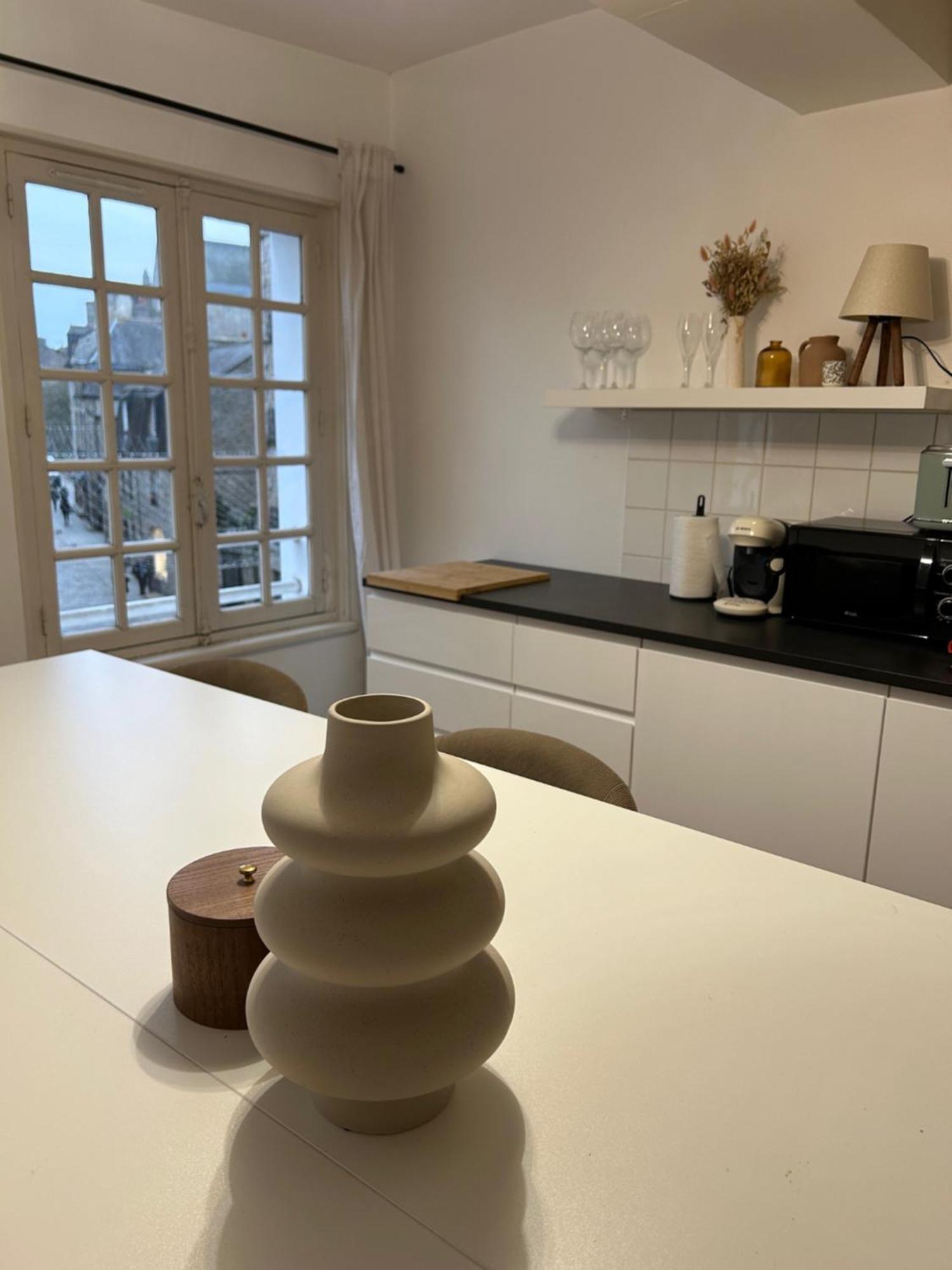 Spacieux Appartement Au Coeur Du Centre Historique De Dinan Extérieur photo