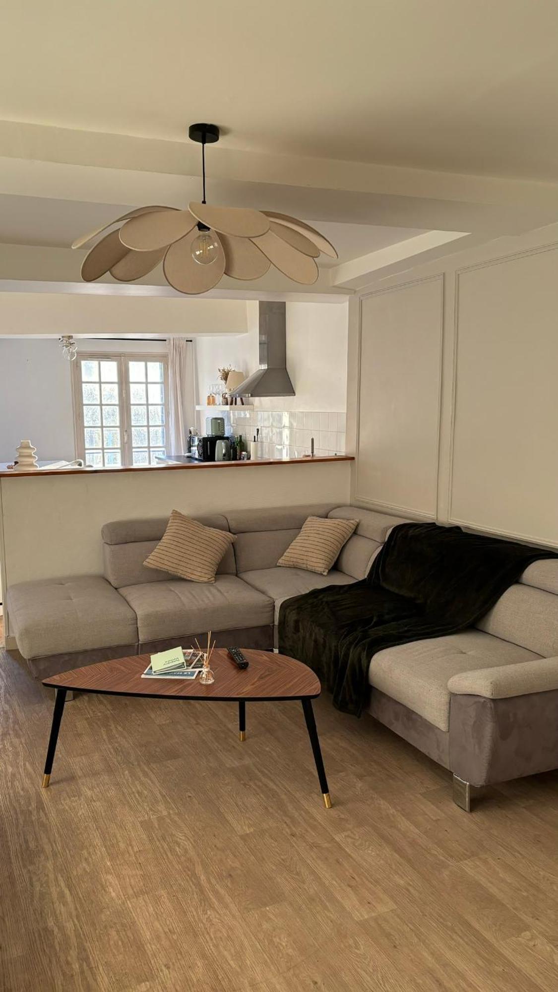 Spacieux Appartement Au Coeur Du Centre Historique De Dinan Extérieur photo