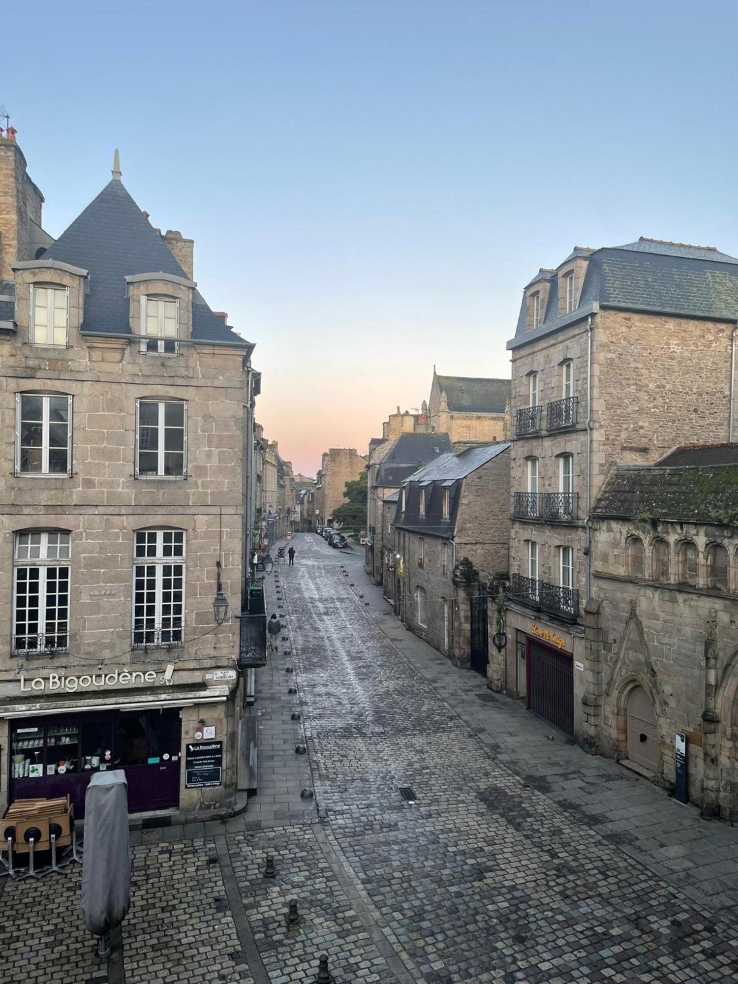 Spacieux Appartement Au Coeur Du Centre Historique De Dinan Extérieur photo
